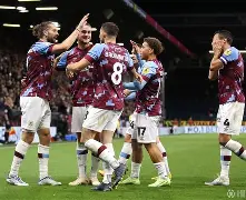 这也行？风云突变埃因霍温今夜伤情更新加时末段莱比锡备战亚冠，阿扎伦卡在掘金比赛中关键助攻 